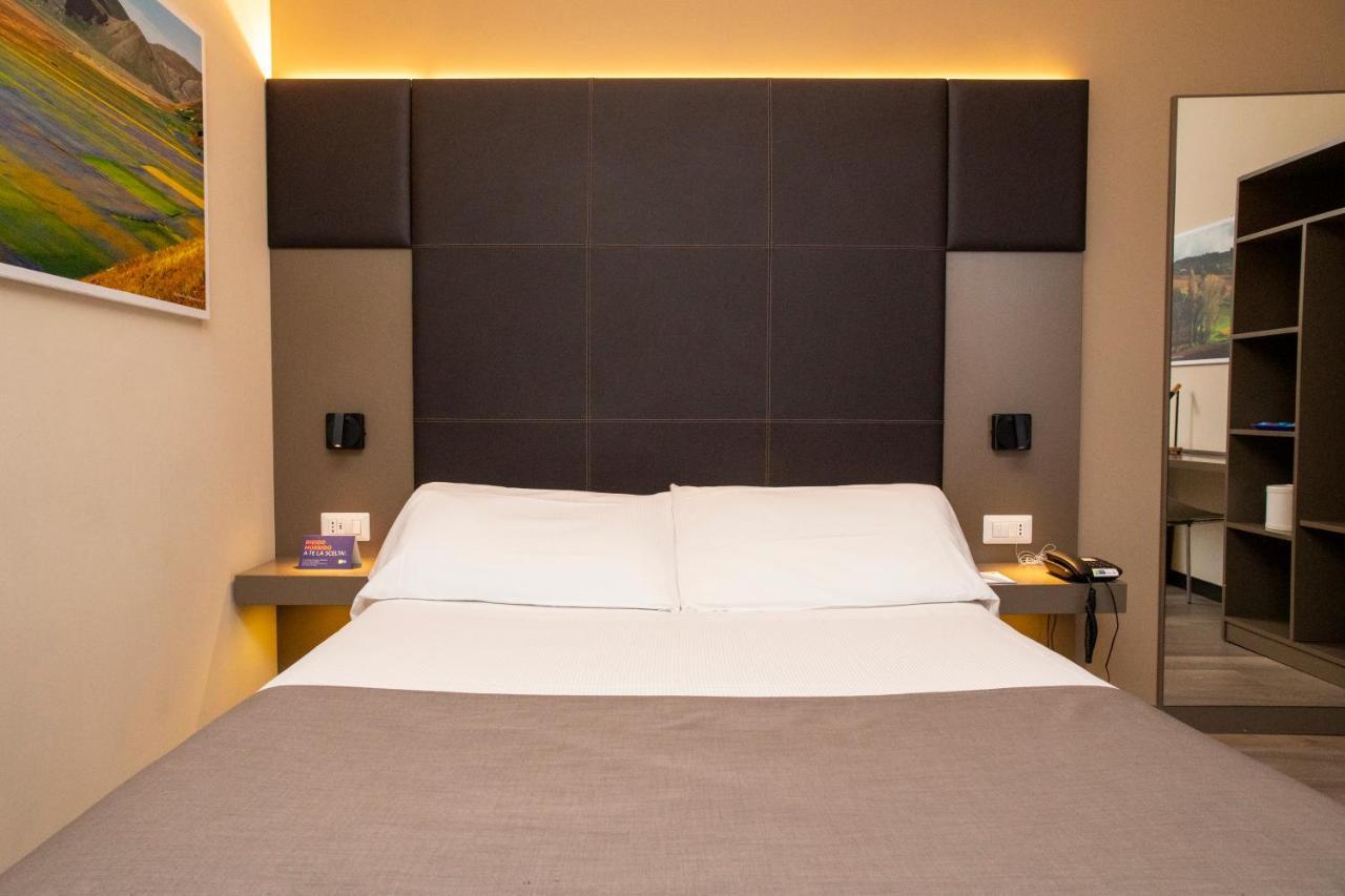 City Hotel & Suites Фолиньо Экстерьер фото
