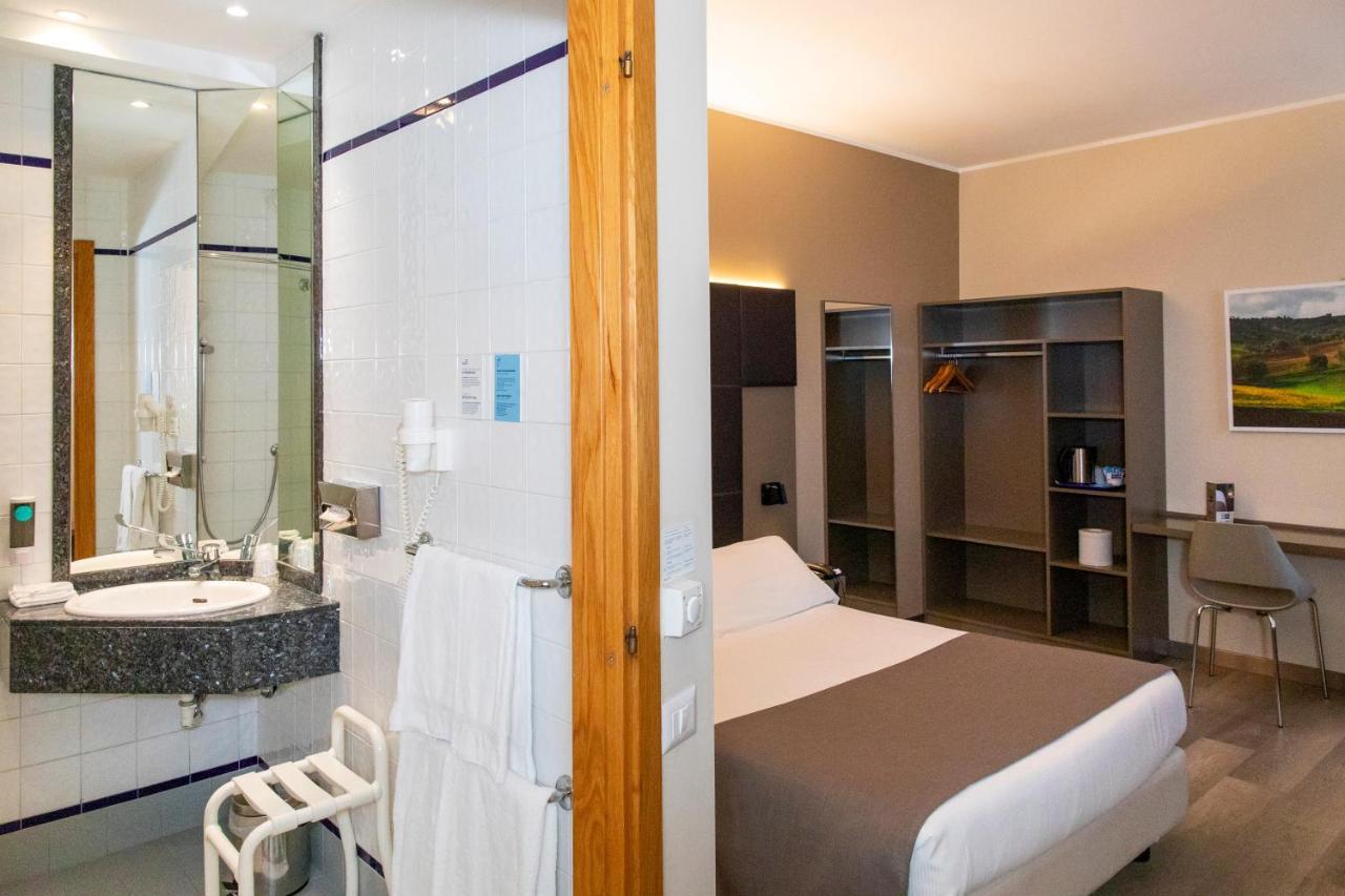 City Hotel & Suites Фолиньо Экстерьер фото