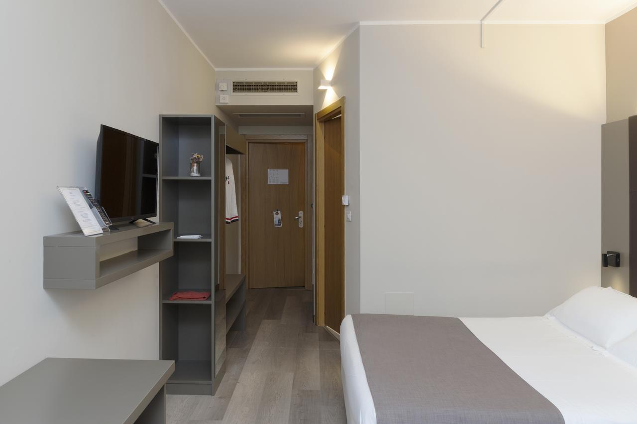 City Hotel & Suites Фолиньо Экстерьер фото
