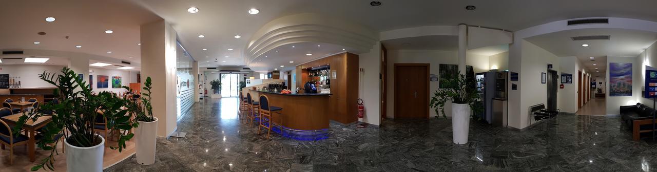 City Hotel & Suites Фолиньо Экстерьер фото
