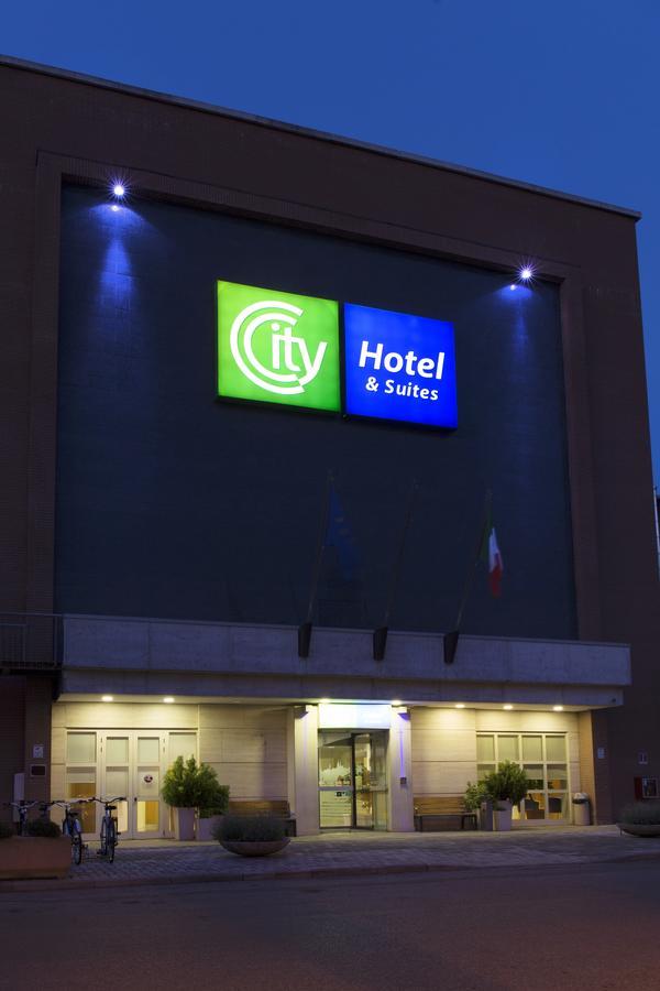 City Hotel & Suites Фолиньо Экстерьер фото