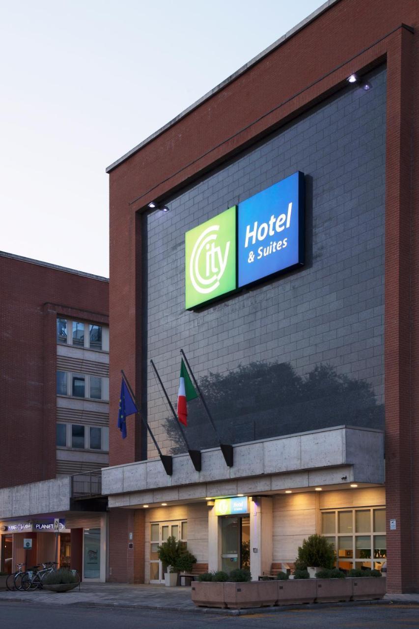 City Hotel & Suites Фолиньо Экстерьер фото