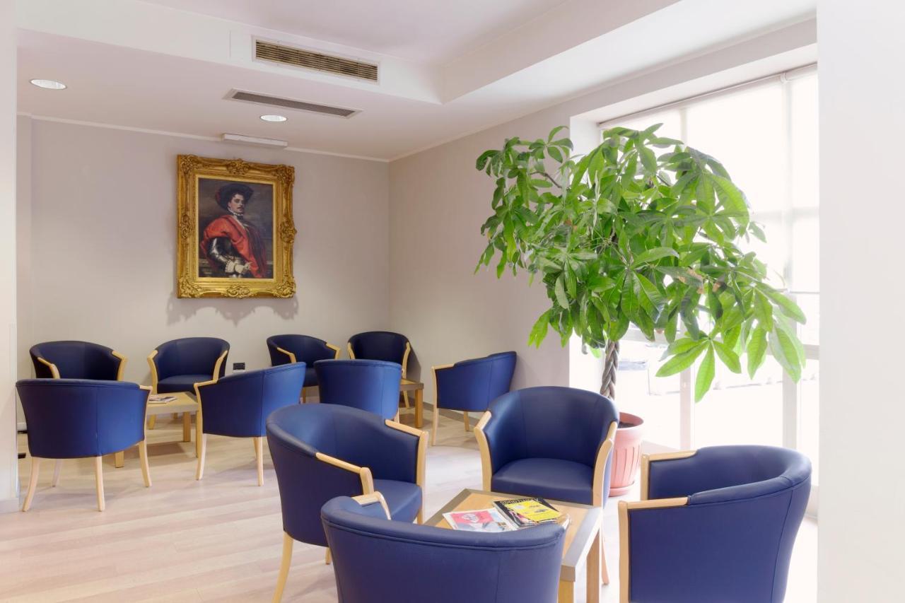 City Hotel & Suites Фолиньо Экстерьер фото